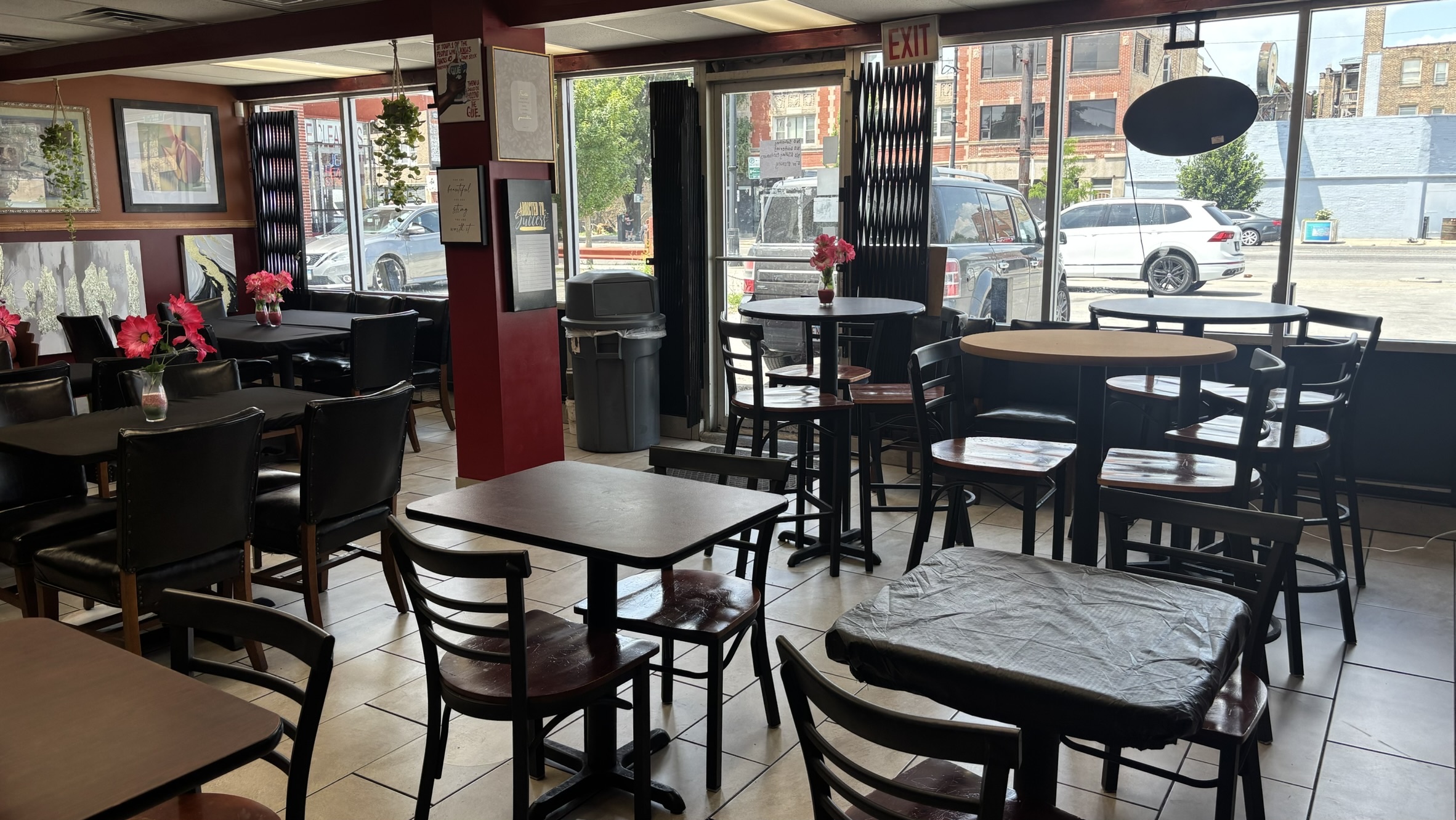 Dining room at King's Soul Food Gallery